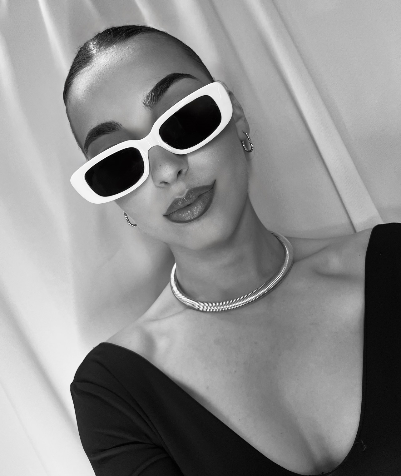 ΓΥΑΛΙΆ ΗΛΊΟΥ ΛΕΥΚΌ ΟΒΑΛ ΜΕ ΔΕΊΚΤΗ ΠΡΟΣΤΑΣΊΑ UV 400 ΓΙΑ 100% ΑΠΟΡΡΟΦΗΤΙΚΌΤΗΤΑ ΣΤΗΝ ΥΠΕΡΙΏΔΗ ΑΚΤΙΝΟΒΟΛΊΑ ΤΟΥ ΗΛΊΟΥ UVA-UVB - Image 3