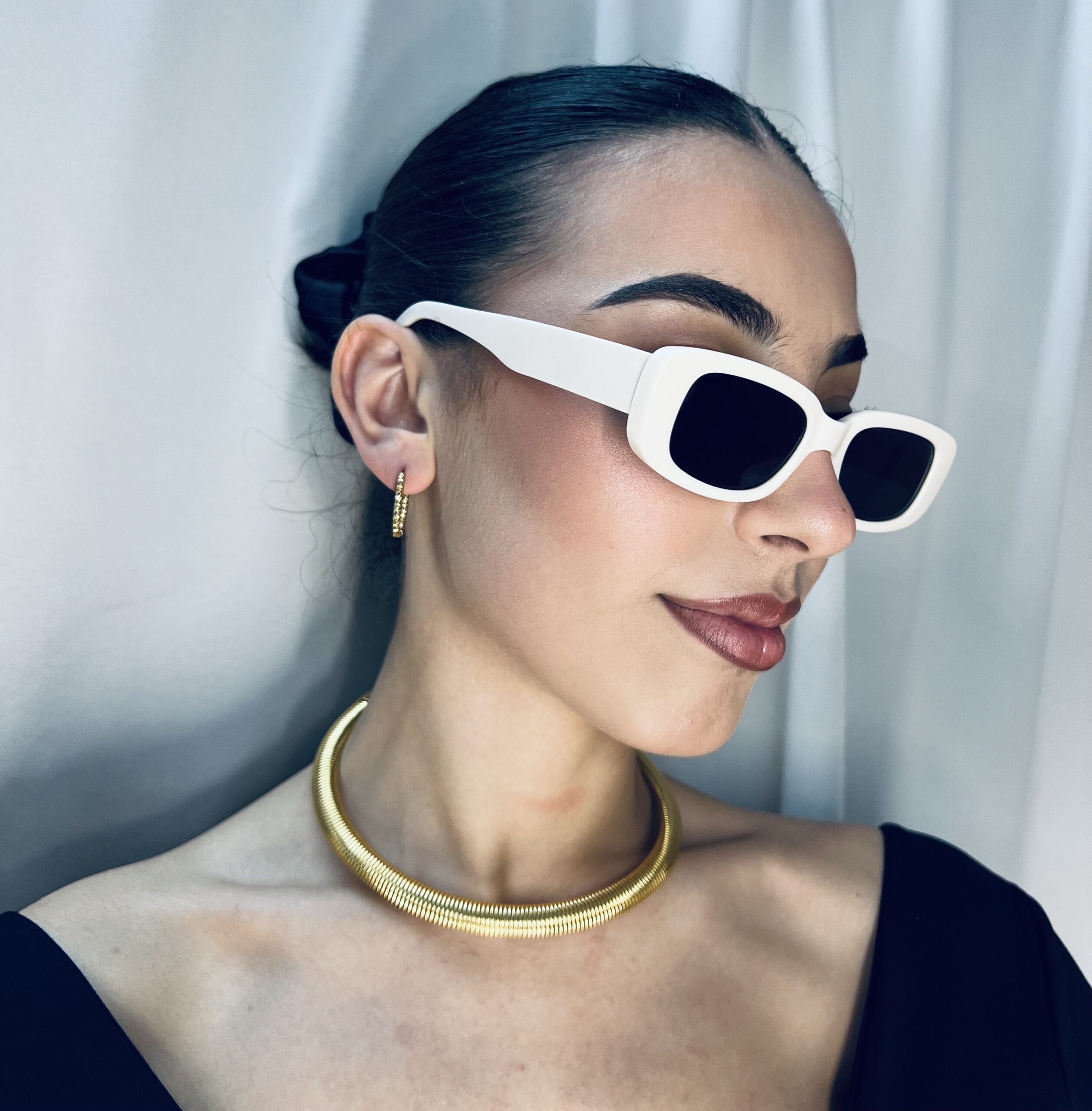 ΓΥΑΛΙΆ ΗΛΊΟΥ ΛΕΥΚΌ ΟΒΑΛ ΜΕ ΔΕΊΚΤΗ ΠΡΟΣΤΑΣΊΑ UV 400 ΓΙΑ 100% ΑΠΟΡΡΟΦΗΤΙΚΌΤΗΤΑ ΣΤΗΝ ΥΠΕΡΙΏΔΗ ΑΚΤΙΝΟΒΟΛΊΑ ΤΟΥ ΗΛΊΟΥ UVA-UVB - Image 4