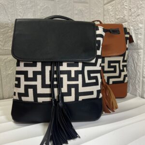 ΛΑΒΎΡΙΝΘΟΣ  BACKPACK KAI ΛΑΒΉ ΧΕΙΡΌΣ ΜΕ ΔΕΡΜΆΤΙΝΑ ΣΤΟΙΧΕΙΆ KYSE